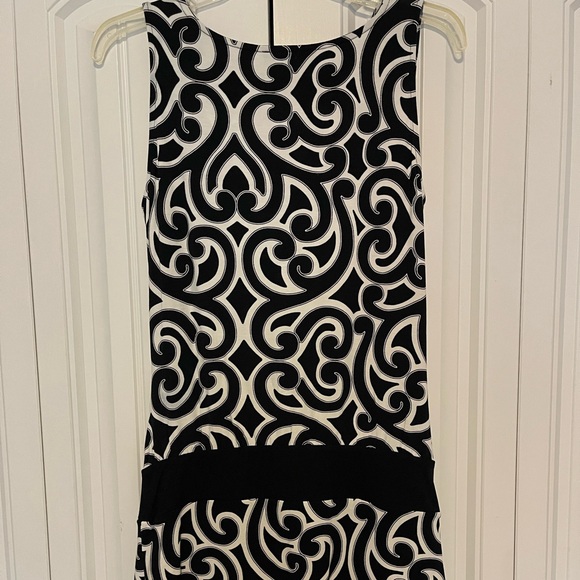 White House Black Market Swirl Pattern Dress - Picture 3 of 4